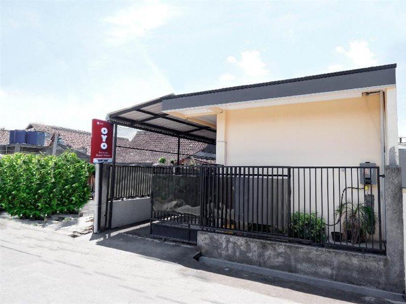 Super Oyo Capital O 2258 Santana Syariah Guest House Kartosuro Экстерьер фото