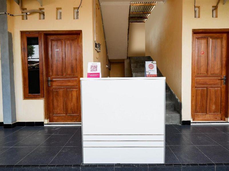 Super Oyo Capital O 2258 Santana Syariah Guest House Kartosuro Экстерьер фото