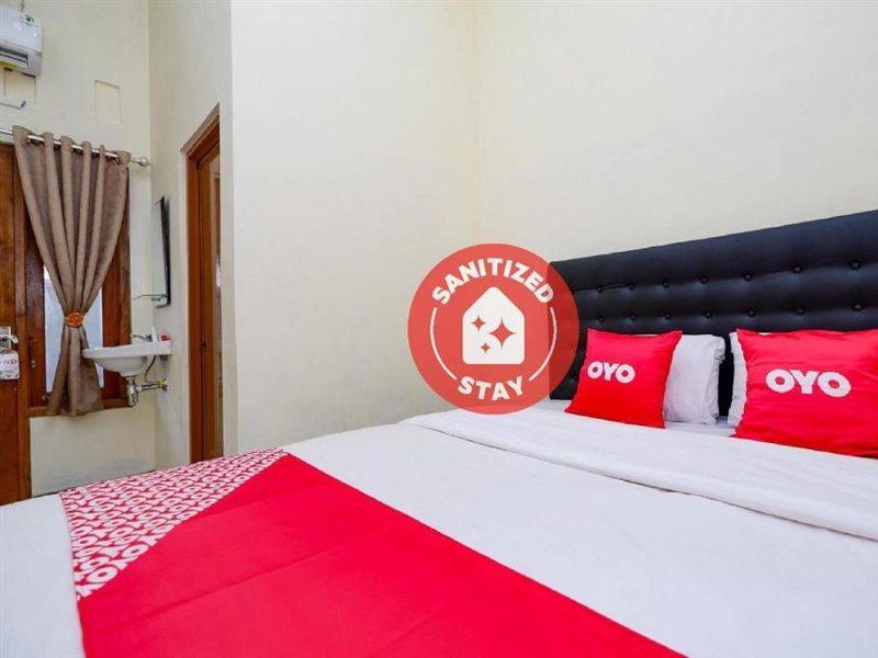 Super Oyo Capital O 2258 Santana Syariah Guest House Kartosuro Экстерьер фото