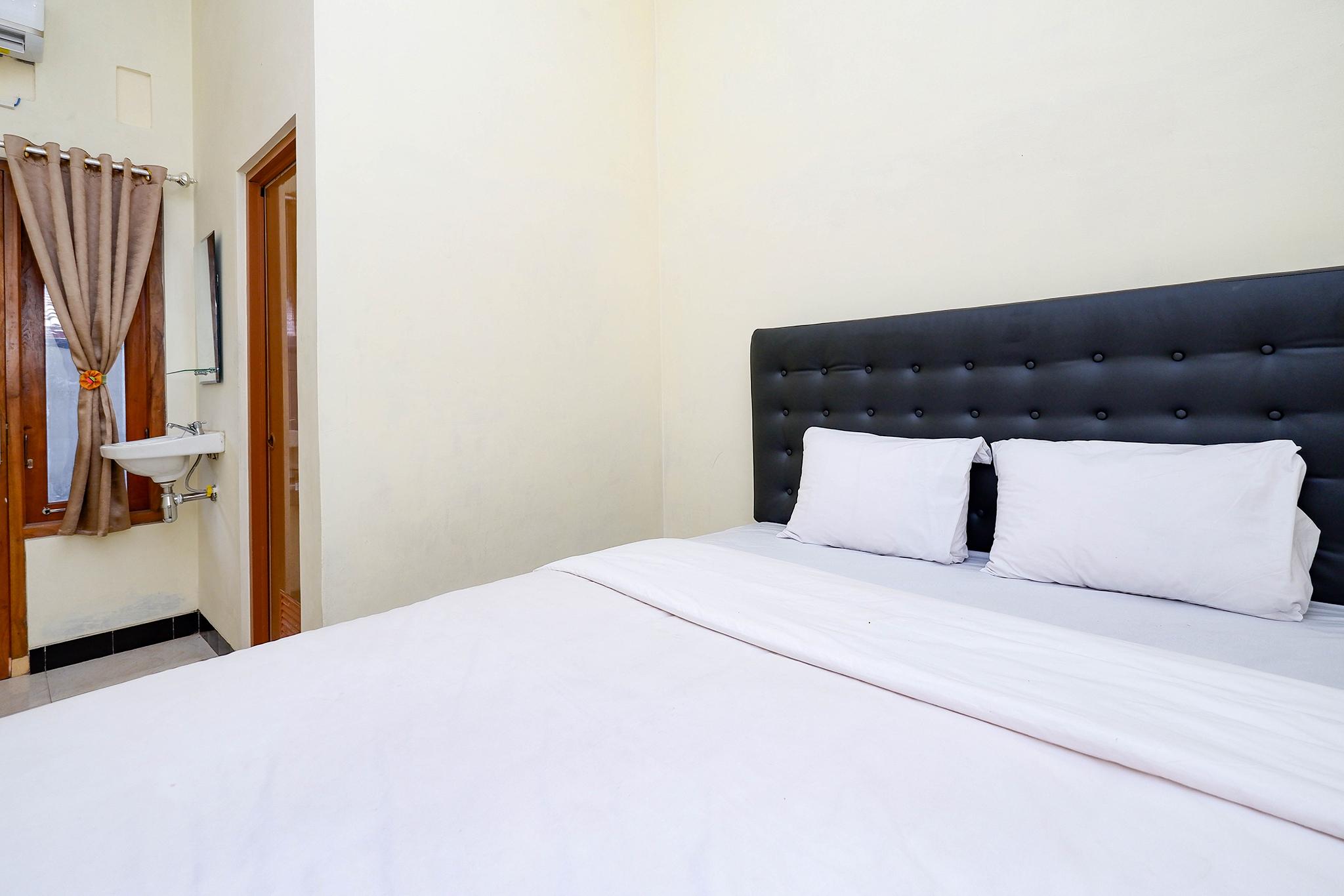 Super Oyo Capital O 2258 Santana Syariah Guest House Kartosuro Экстерьер фото