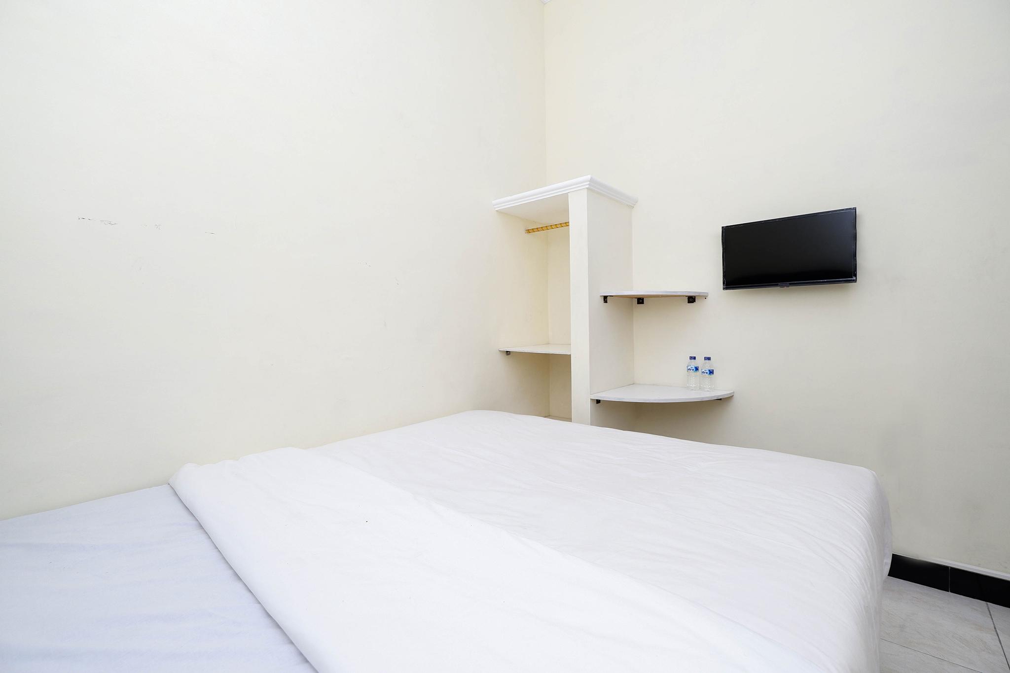 Super Oyo Capital O 2258 Santana Syariah Guest House Kartosuro Экстерьер фото