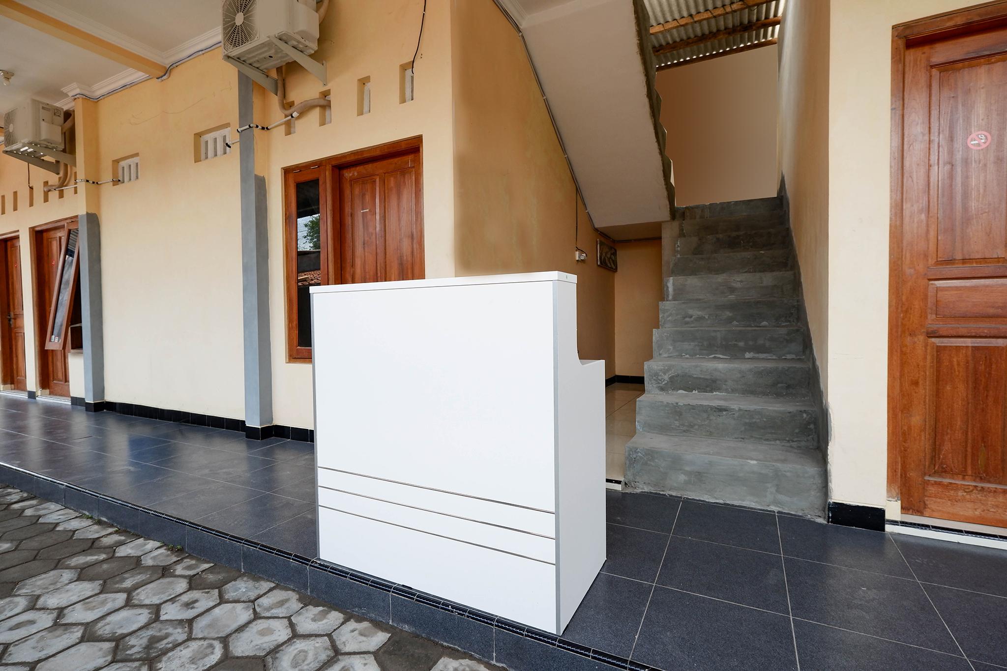Super Oyo Capital O 2258 Santana Syariah Guest House Kartosuro Экстерьер фото