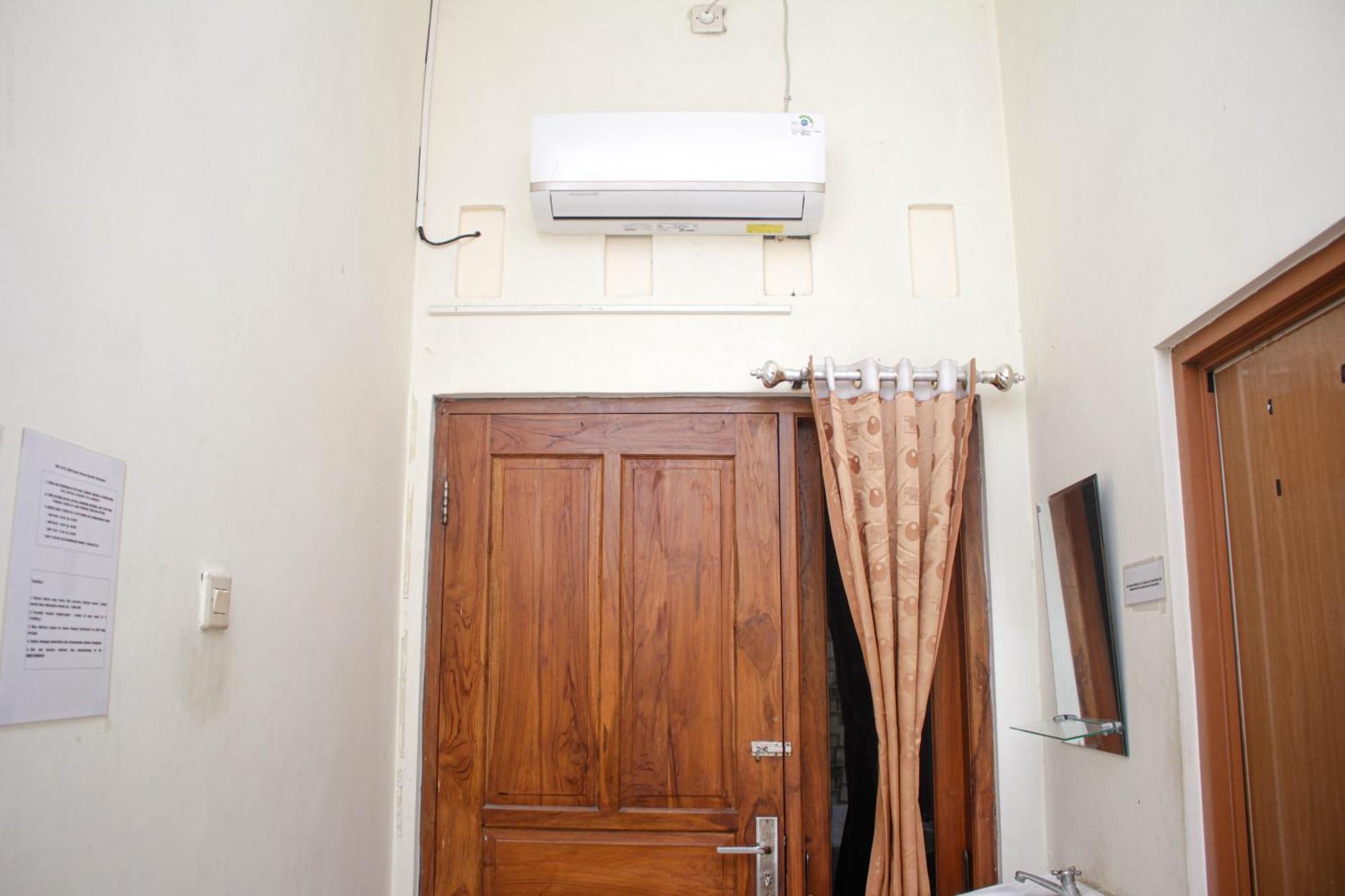 Super Oyo Capital O 2258 Santana Syariah Guest House Kartosuro Экстерьер фото