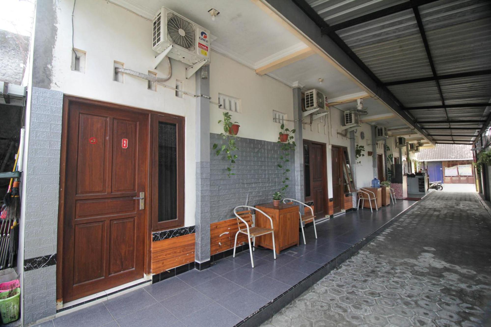 Super Oyo Capital O 2258 Santana Syariah Guest House Kartosuro Экстерьер фото