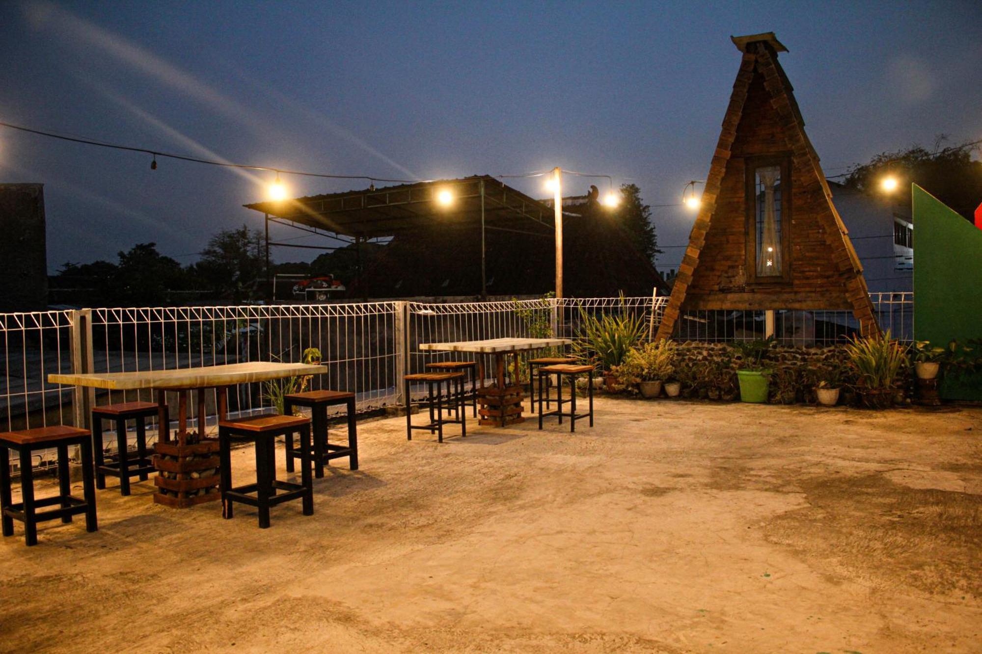 Super Oyo Capital O 2258 Santana Syariah Guest House Kartosuro Экстерьер фото