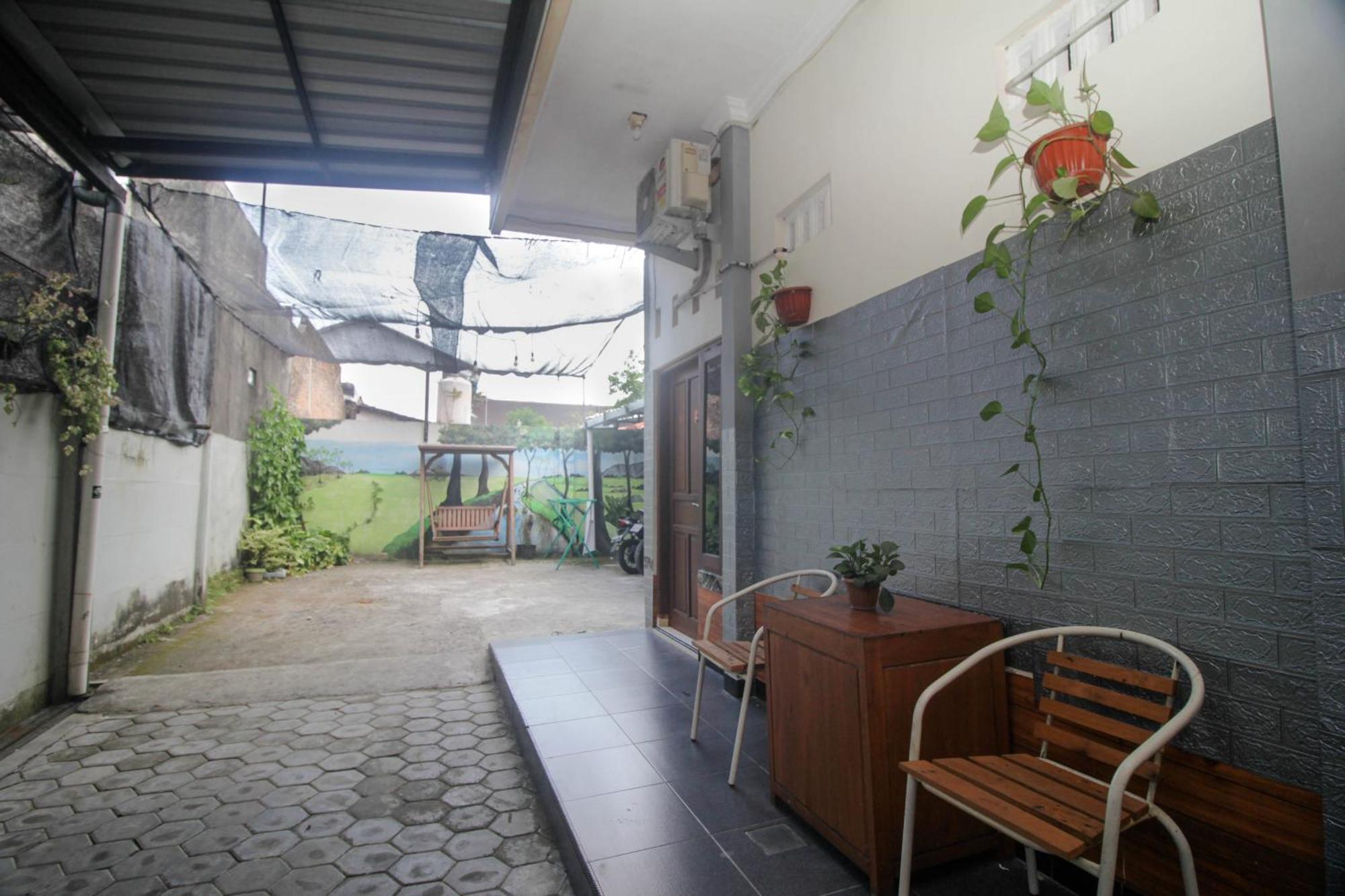 Super Oyo Capital O 2258 Santana Syariah Guest House Kartosuro Экстерьер фото