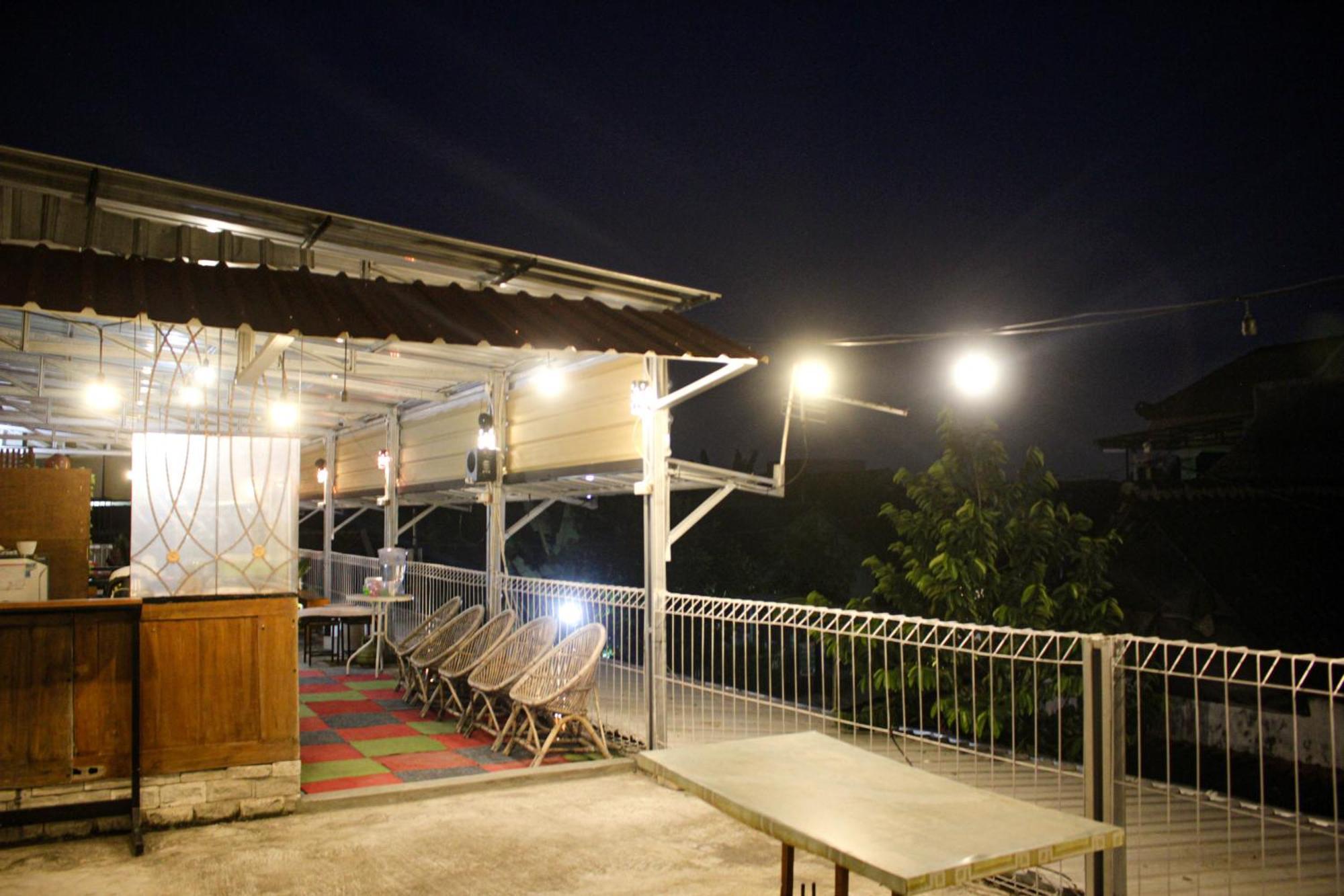 Super Oyo Capital O 2258 Santana Syariah Guest House Kartosuro Экстерьер фото