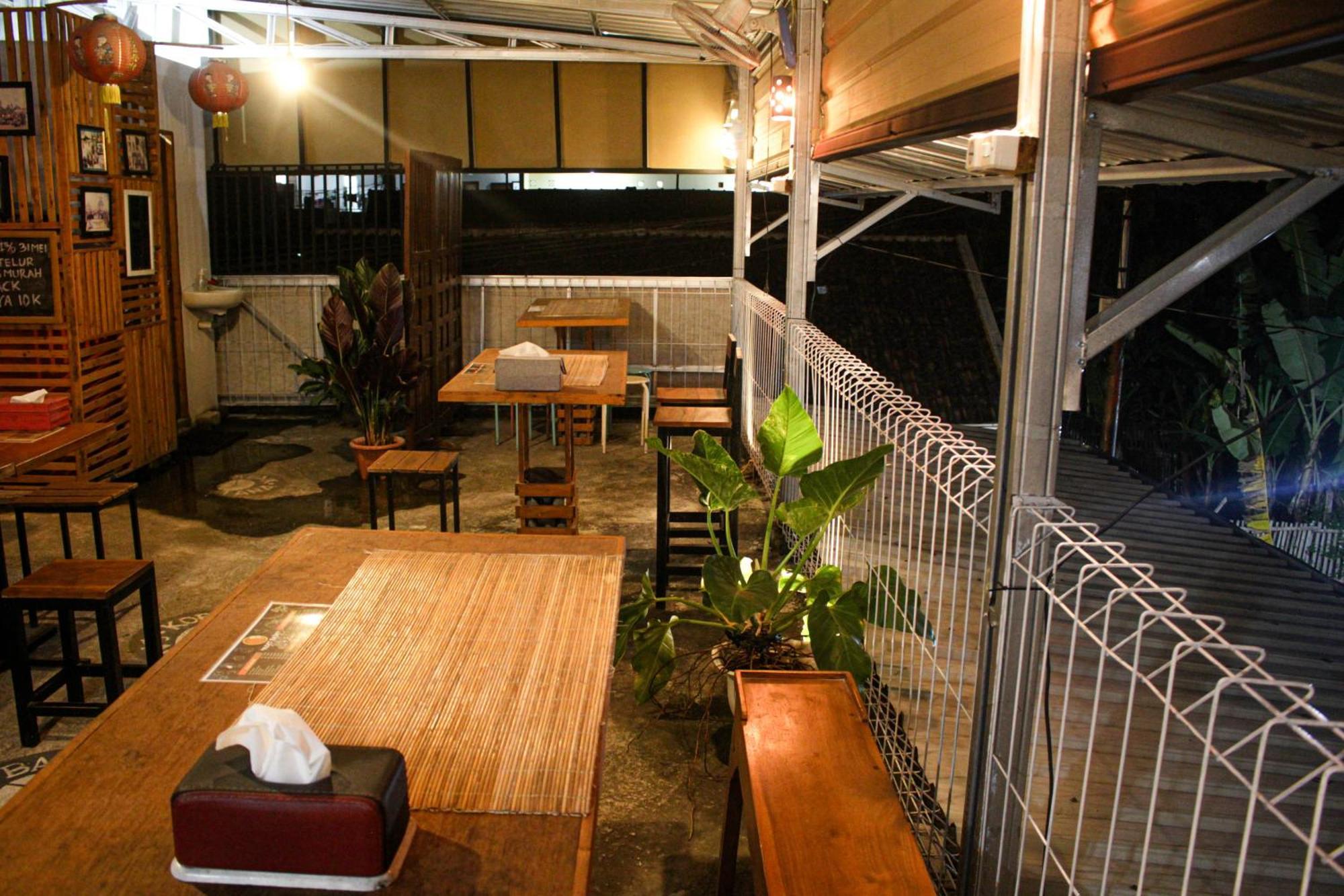 Super Oyo Capital O 2258 Santana Syariah Guest House Kartosuro Экстерьер фото