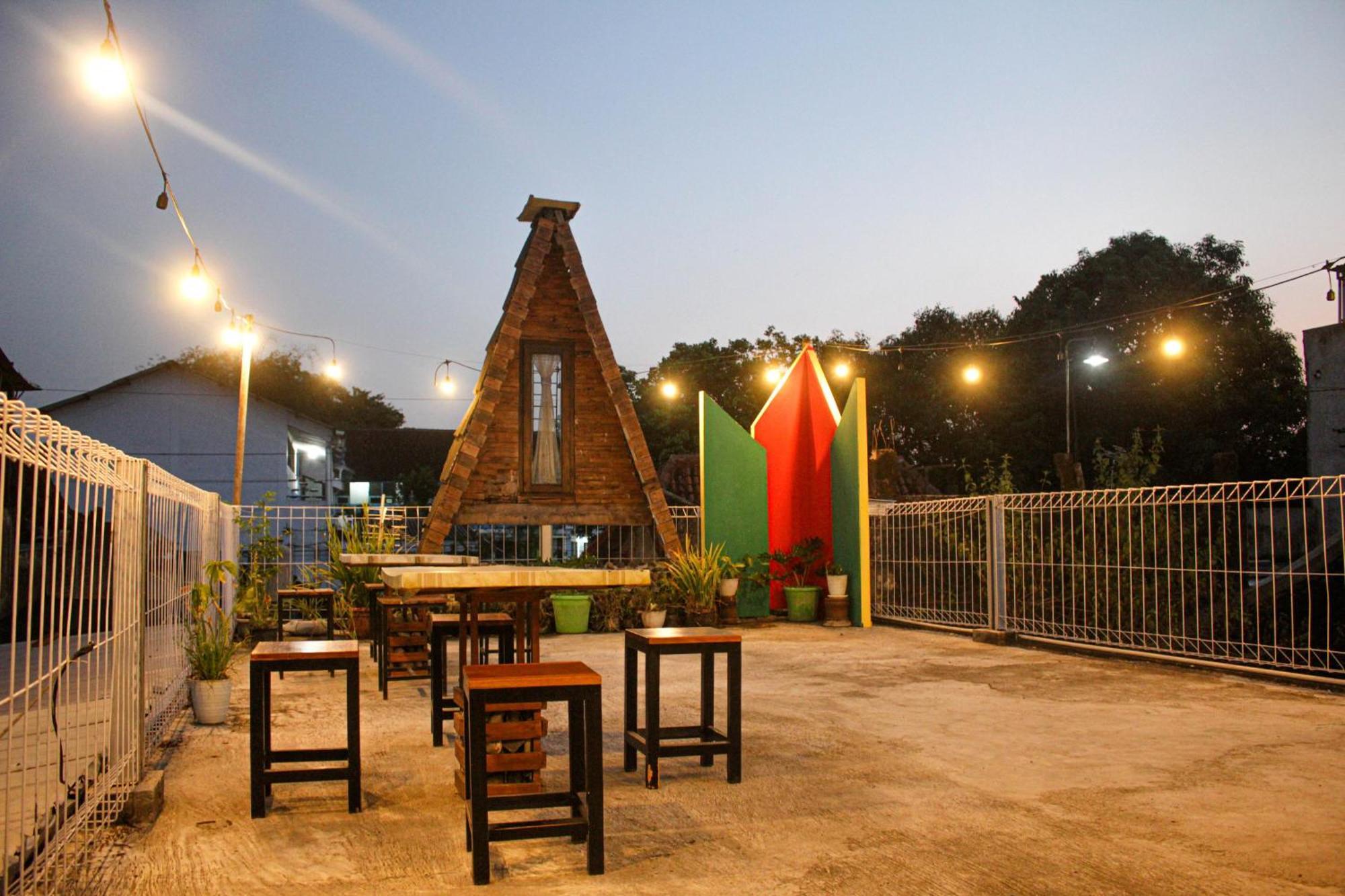 Super Oyo Capital O 2258 Santana Syariah Guest House Kartosuro Экстерьер фото