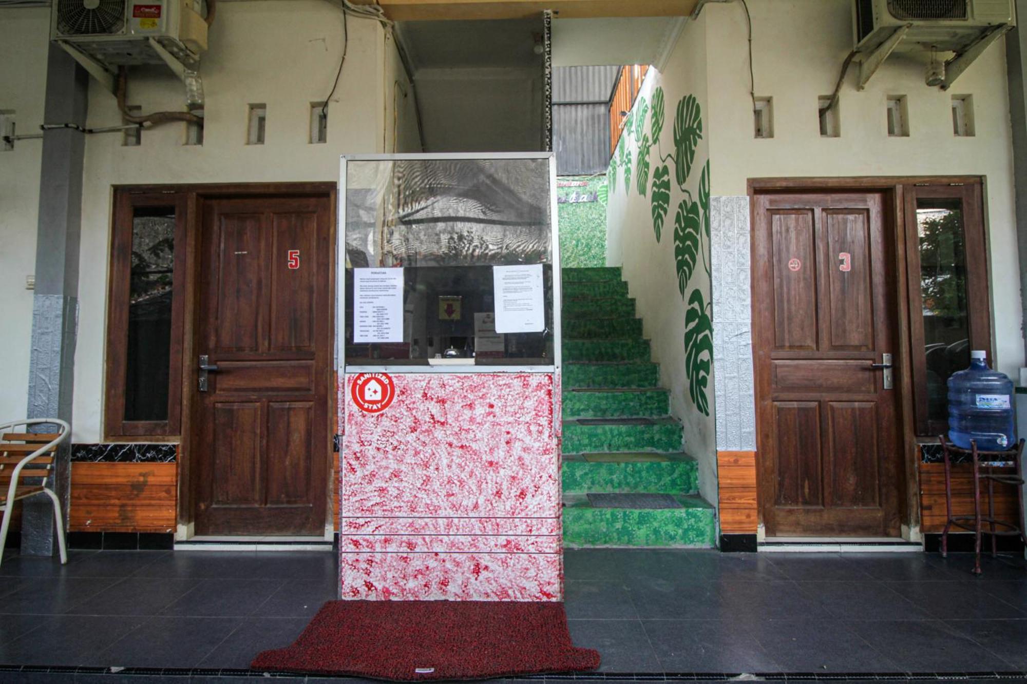 Super Oyo Capital O 2258 Santana Syariah Guest House Kartosuro Экстерьер фото
